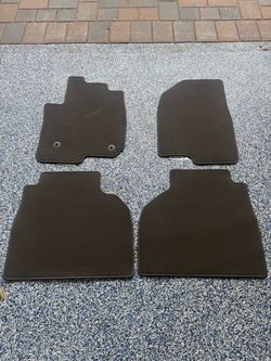 Like new complete set of GMC Sierra 1500 crew cab floor mats