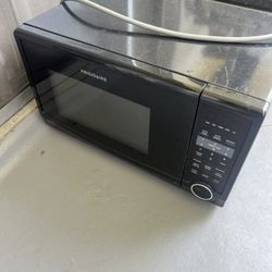 Frigidaire microwave Used Black 