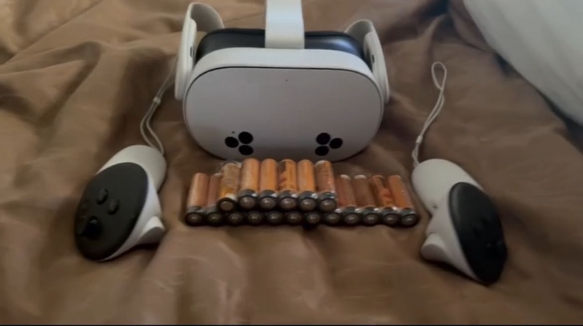 Meta Quest 3s With Batman Game/extra Batteries