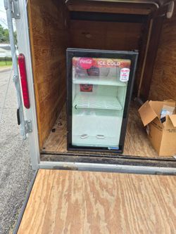 Commercial coca cola machine with e d lighting