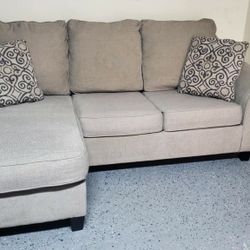 Reversible Sectional Couch With Pull Up Bed 