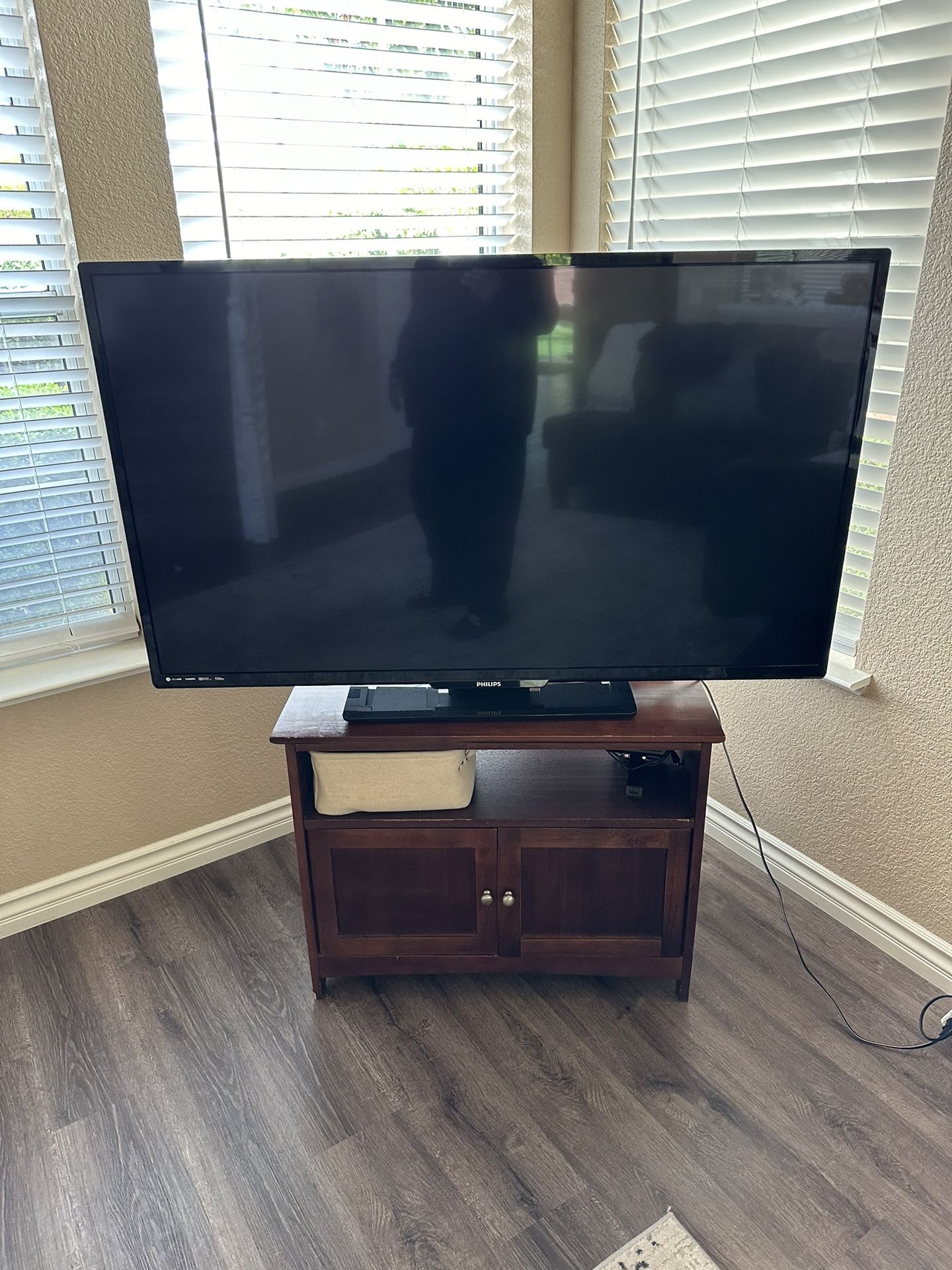 55 Inch Phillips TV And Wood Stand