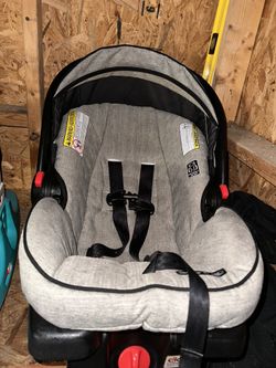 2 Graco car seats 