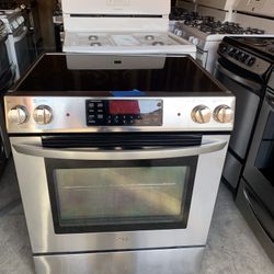 GE Slide Electric Stove W / Convention Oven 