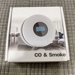 Smoke and CO detector with display, 2 in 1 on batteries NEW!  brand new never used