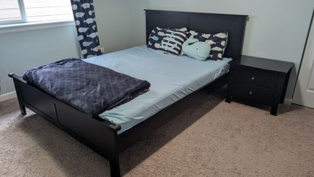 Queen Bedroom Set- Bed, mattress, side table and dresser