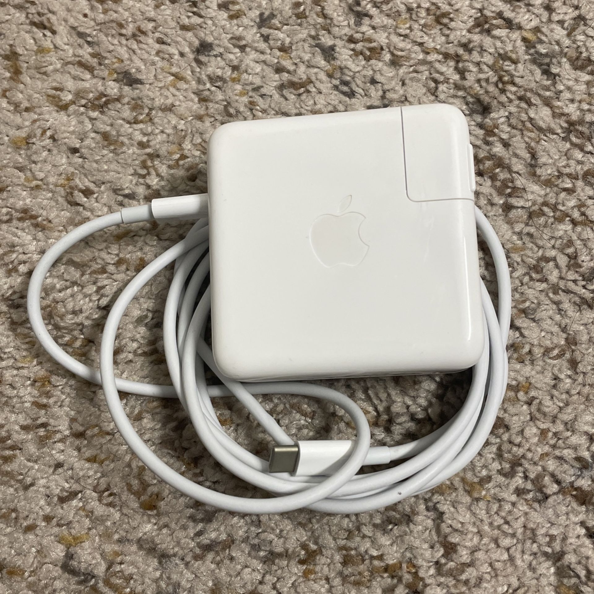Brand New Apple 61w USB-C Power Adapter