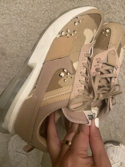 Nikes Tennis Shoes 7.5