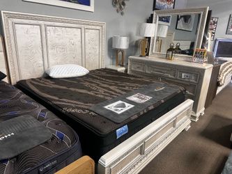 Beautiful wood bedroom set! $2699 🤍🚨✨