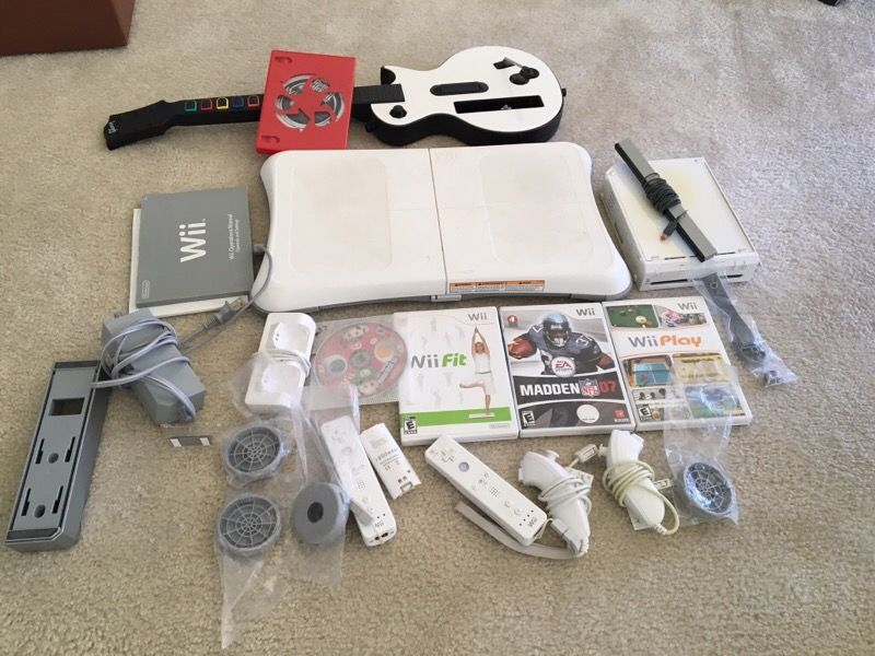 Wii - Wii Fit - Guitar hero