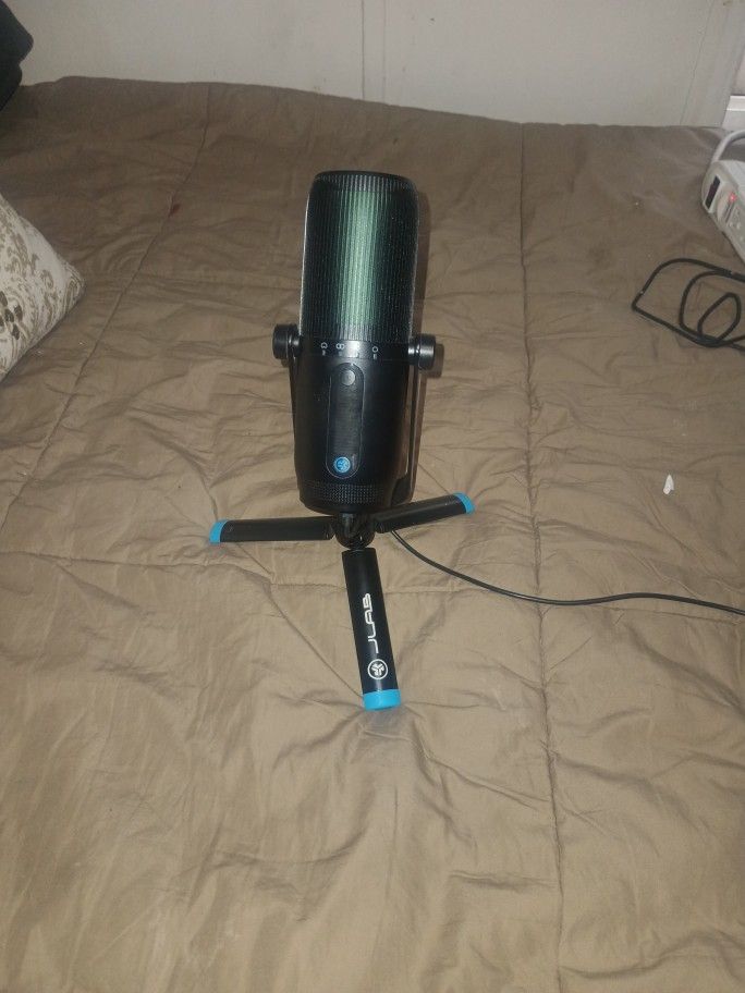 Microphone