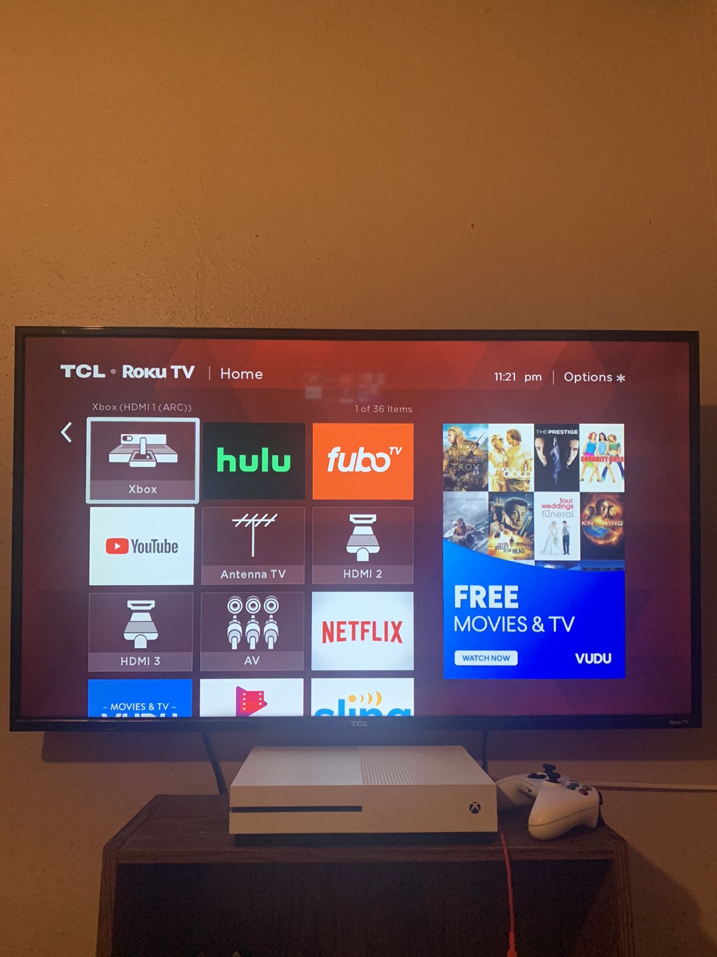 TCL Roku Smart Tv 43 inches in like new condition!