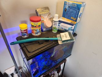 $20 5 GAL AQUARIUM 3 MOS OLD MOVING SALE &NEW SUPPLIES