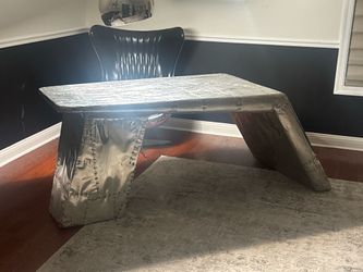 Wing desk