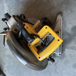 12” Compound miter saw Dewalt with good blade 