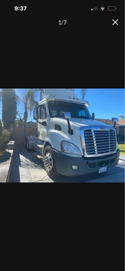 2015 Freightliner Cascadia Low Miles! (wet kit)
