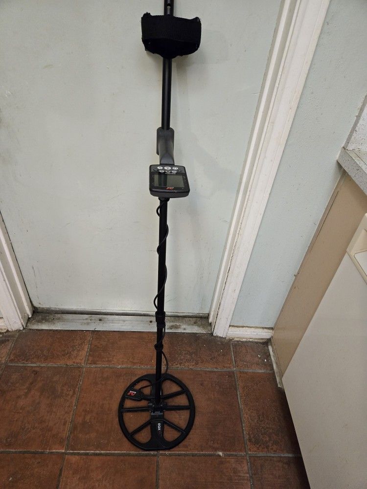 Minelab Equinox 600 Metal Detector