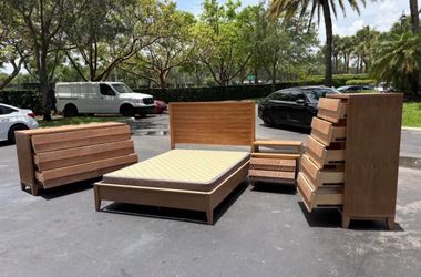 Modern 4-Piece Wood Bedroom Set Queen Size