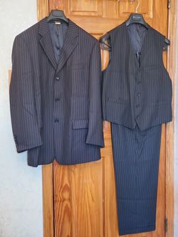 Bellezza Mens 3 Piece Black Suit Mini Pinstripe ~ Stripe Conservative Italian Design Suit=44R Vested no Side Vent Flat Front Pants=38R like New