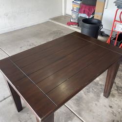 Dining Room Table And Chairs $40