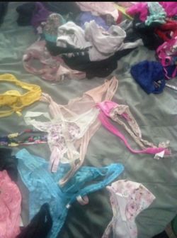 Wom3ns strings and used clothing