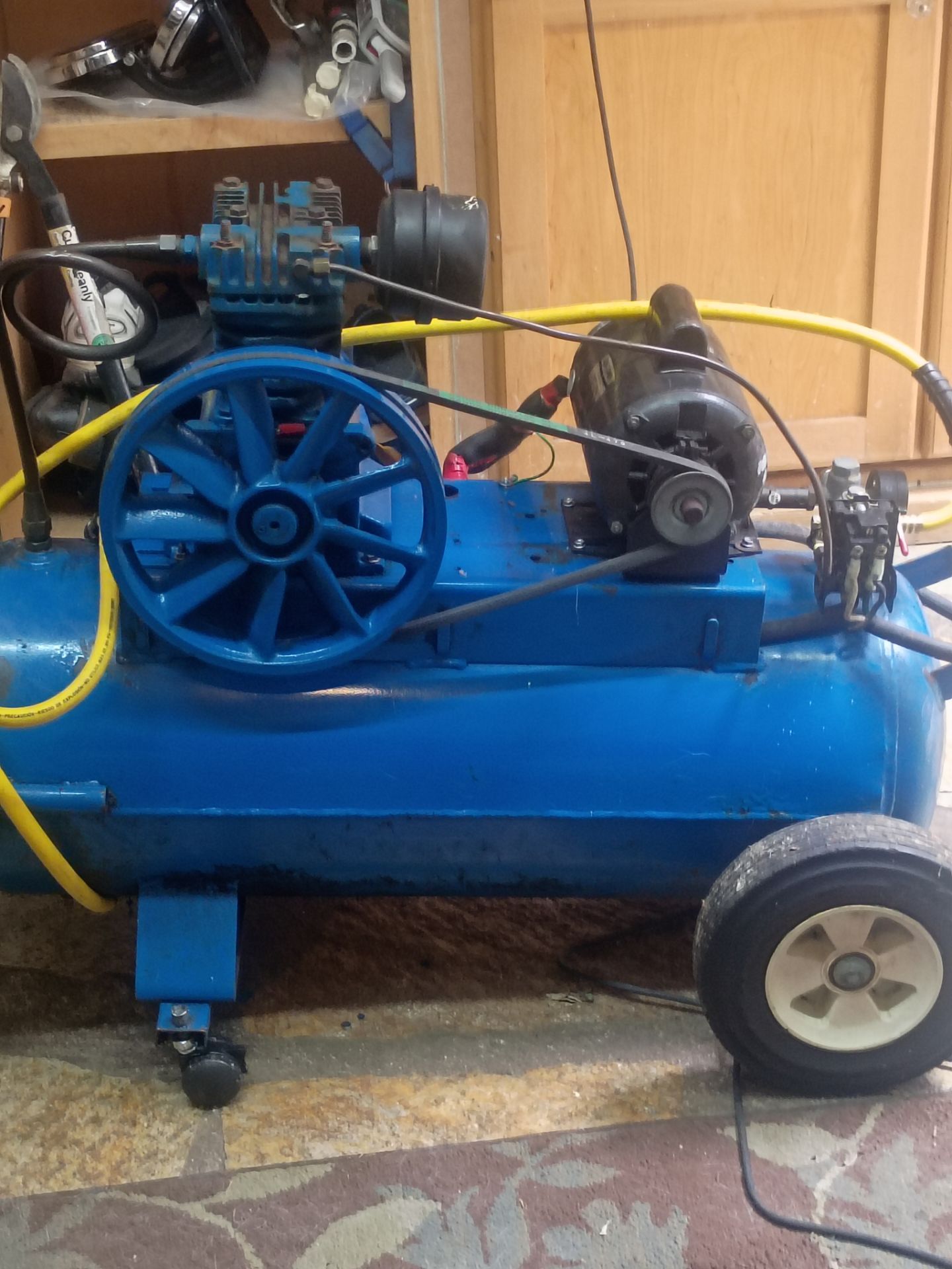 Emglo compresser 30gal.
