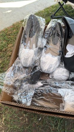 Caja de zapatos de mujer bajitos todos size 8.5 $10 toda la caja más de 20 pares