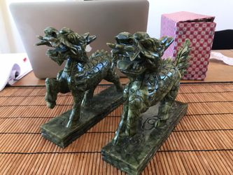 Dual Jade Dragon Sculptor