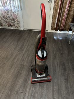 Home Vacuum In Excellent Condition $25