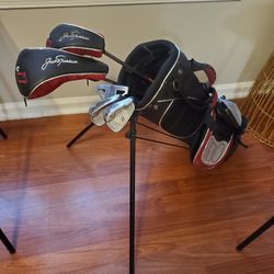 Jack Nicklaus Q4 Set Of Junior Golf Clubs With Carry/ Stand Bag