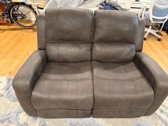 Reclining loveseat