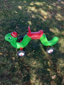 Worm toy