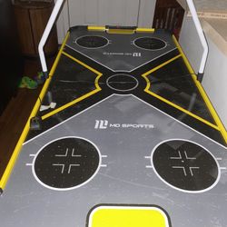 Air hockey table