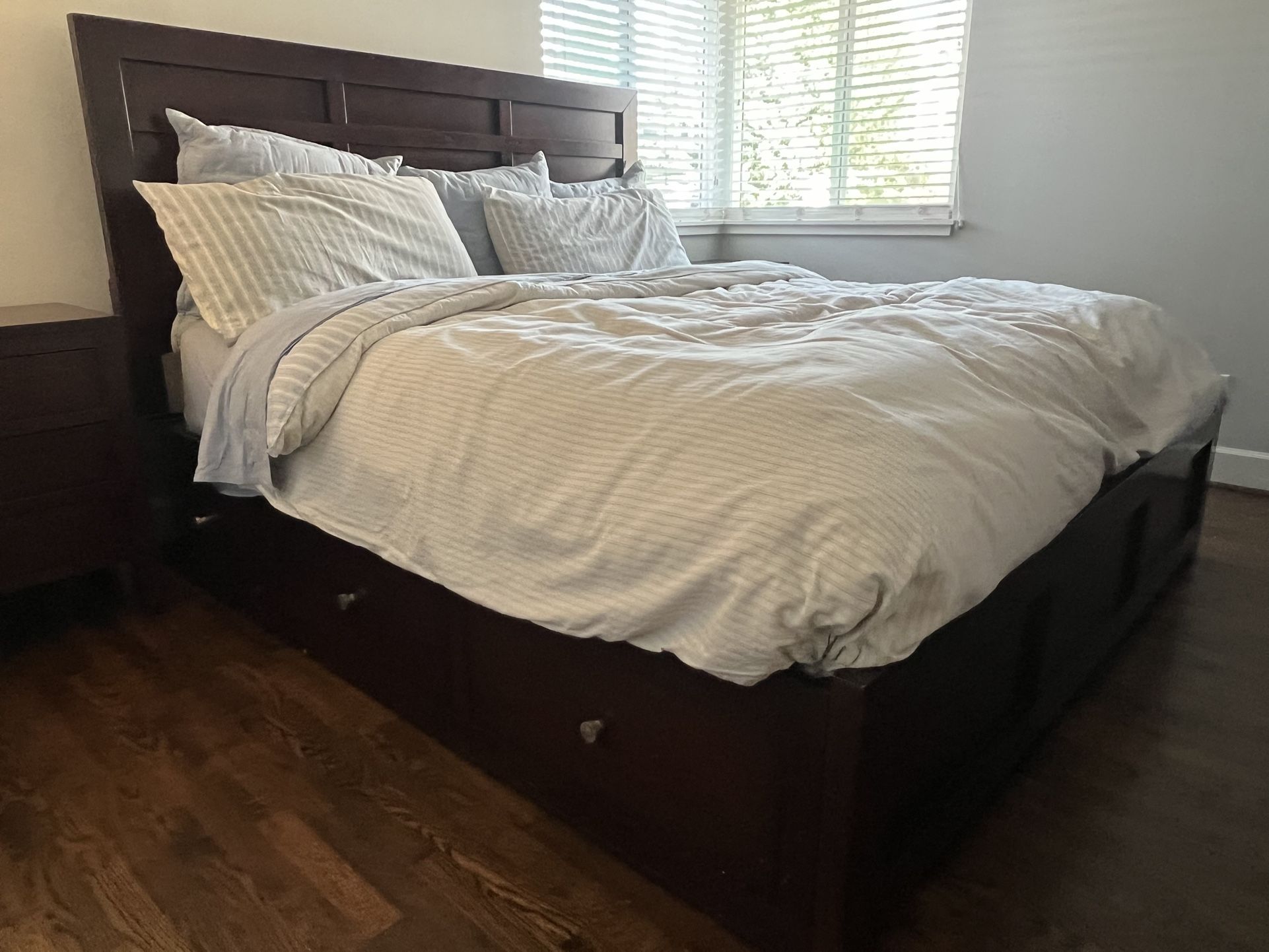 King size bed  w/ drawers 