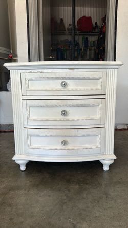 White 3-Drawer Dresser with Crystal Knobs