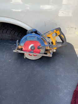 DeWalt FLEXVOLT Cordless Worm Drive Circular Saw tool only