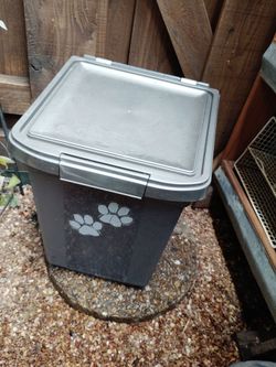 Food pet container $20