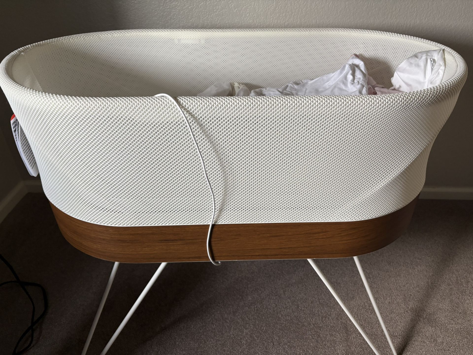 Snoo With Extra Sheets And Swaddles