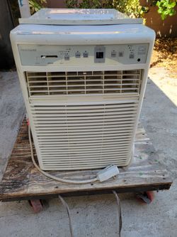 Frigidaire 8000 BTU Window Air Conditioner Cools 300 Sq Ft Room Used en good Condition  Cool Down Quick