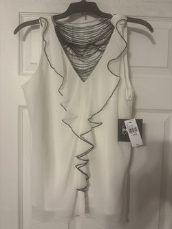 New~ Women’s Shirt 