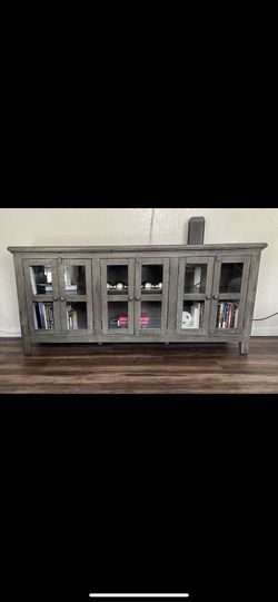 TV stand 70’