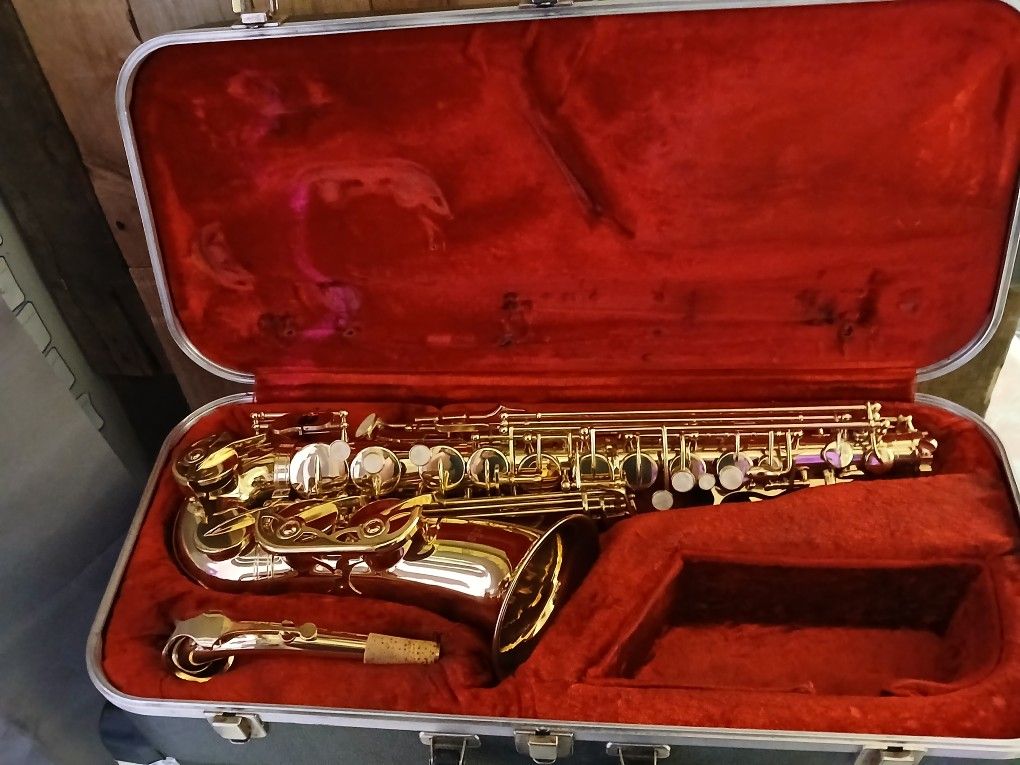 Oxford Student Alto Saxophone With Case And Mouthpiece 