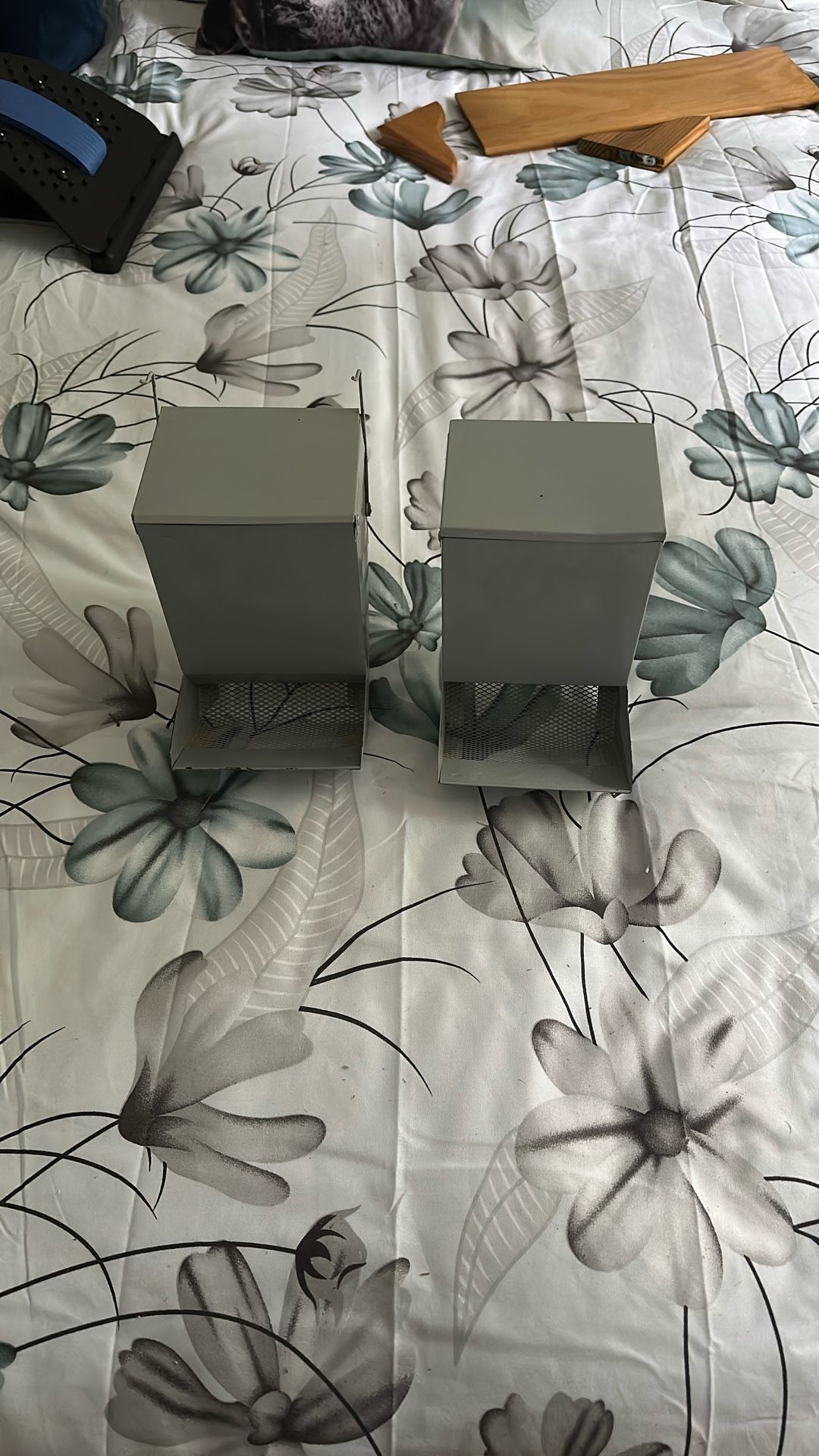 2 Small Animal Sifter Feeders
