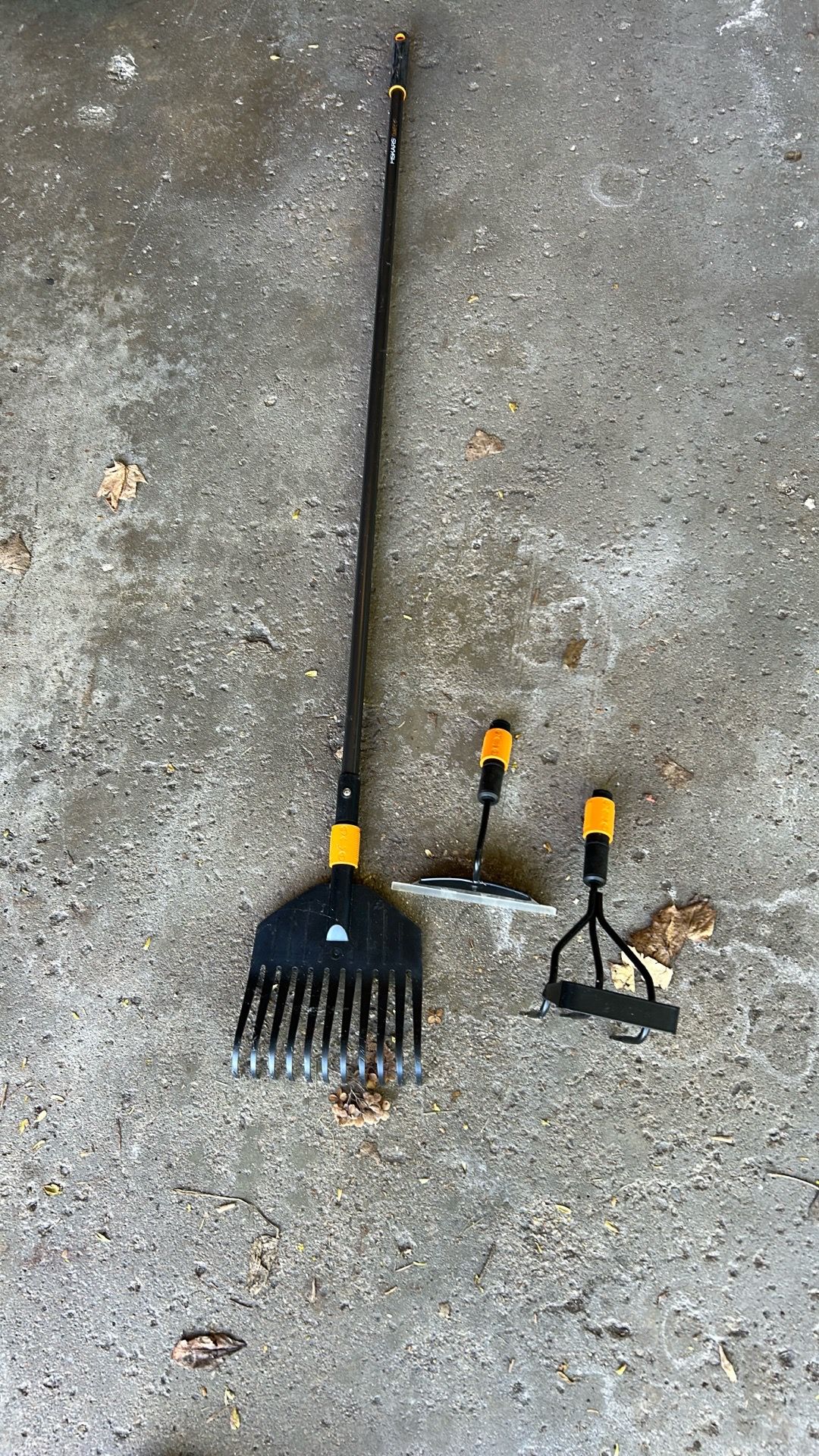 Fiskers multi head long handle tool
