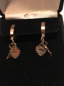 Heart & key rose gold dangle earrings pre-owned