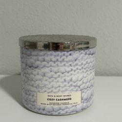 Bath & Body Works – Cozy Cashmere 3-Wick Candle