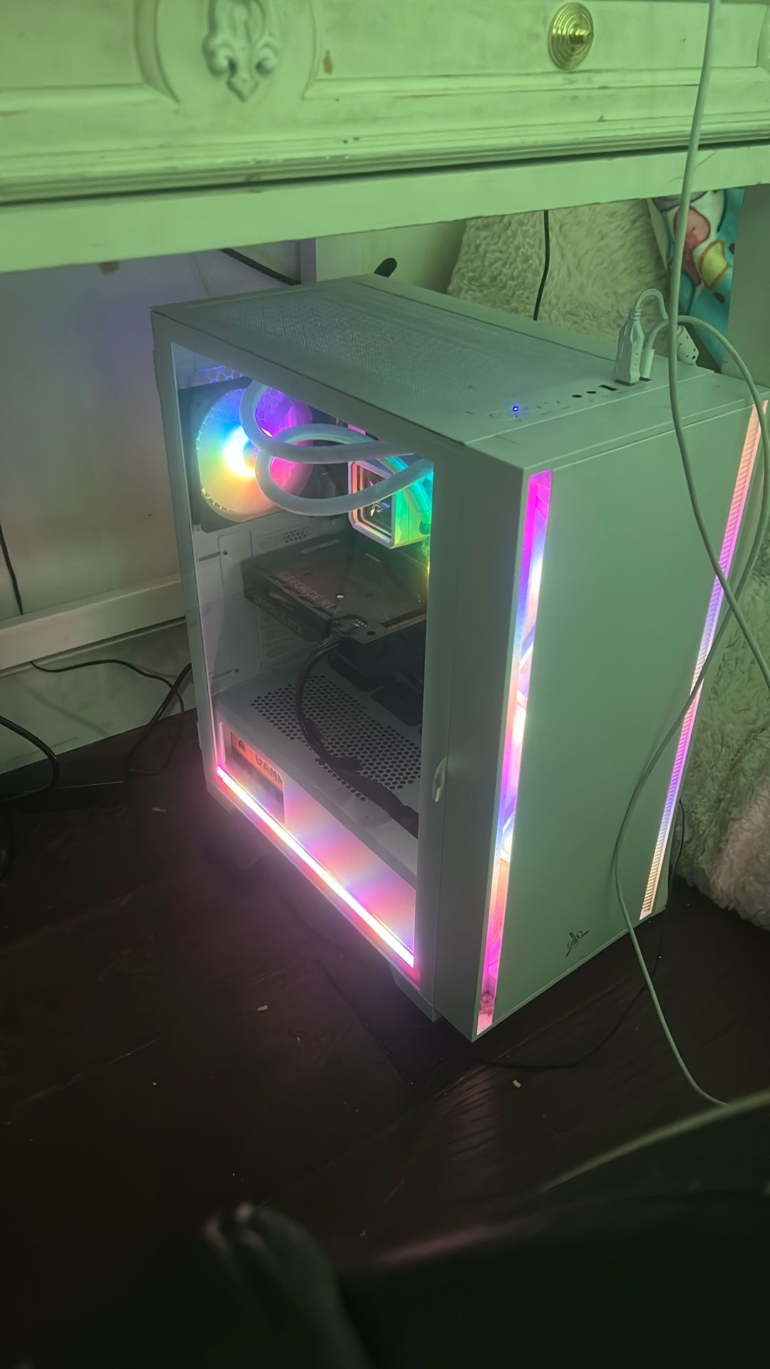 Gaming pc + monitor keyboard and mouse 