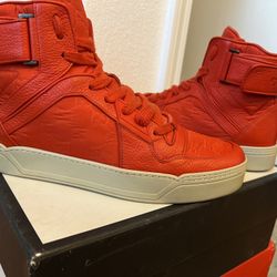 Nylon GucciSsima Light Camelot dusk, red dusk, red and a size 10 with original box and a set of two dust bags