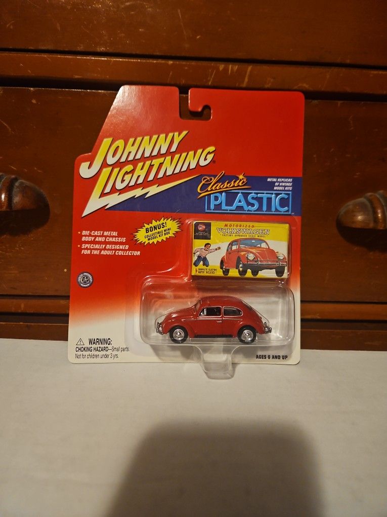2002 Johnny Lightning 1966 VW Beetle 