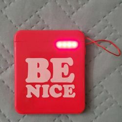 ban.do BACK ME UP MOBILE CHARGER BE NICE 3000 mAh 8-pin iphone 6.7.8. plus NEW